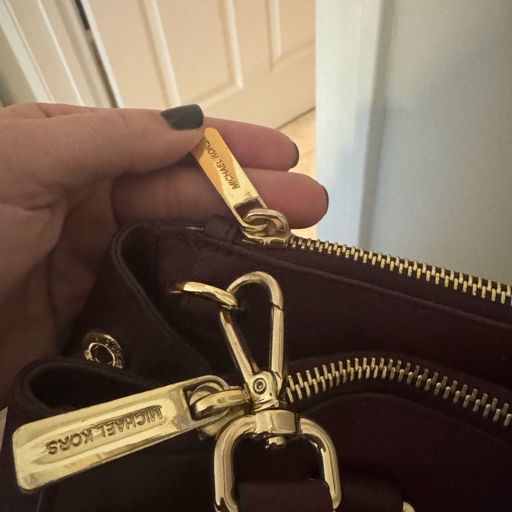 Michael Kors Sutton Maroon Leather
Python Detail Carryall Satchel Shoulder Bag - Picture 9 of 9